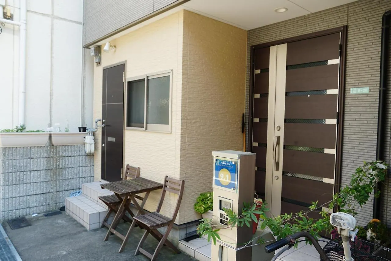 Auberge Du Tanuki Noir Maison D'Hotes Осака 3*,  Япония