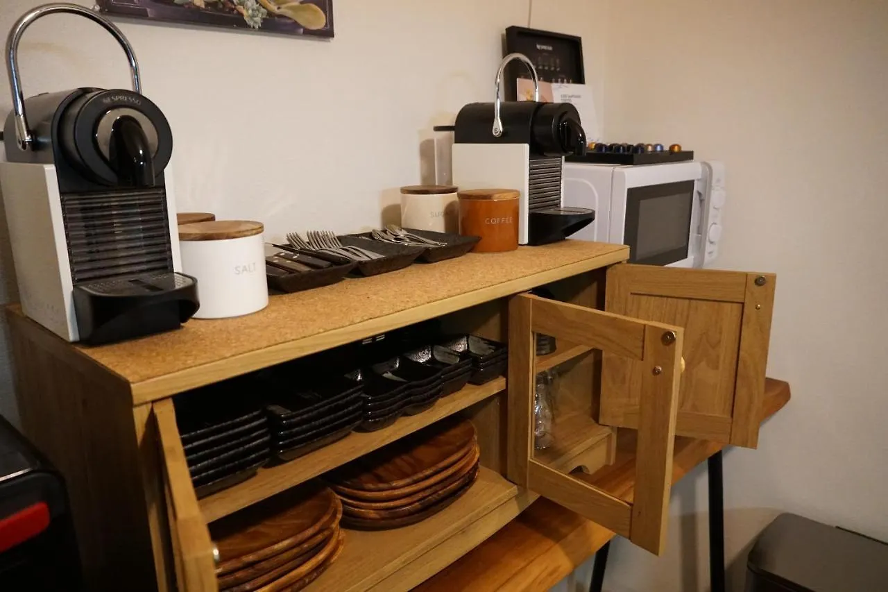 Auberge Du Tanuki Noir Maison D'Hotes Осака 3*,  Япония