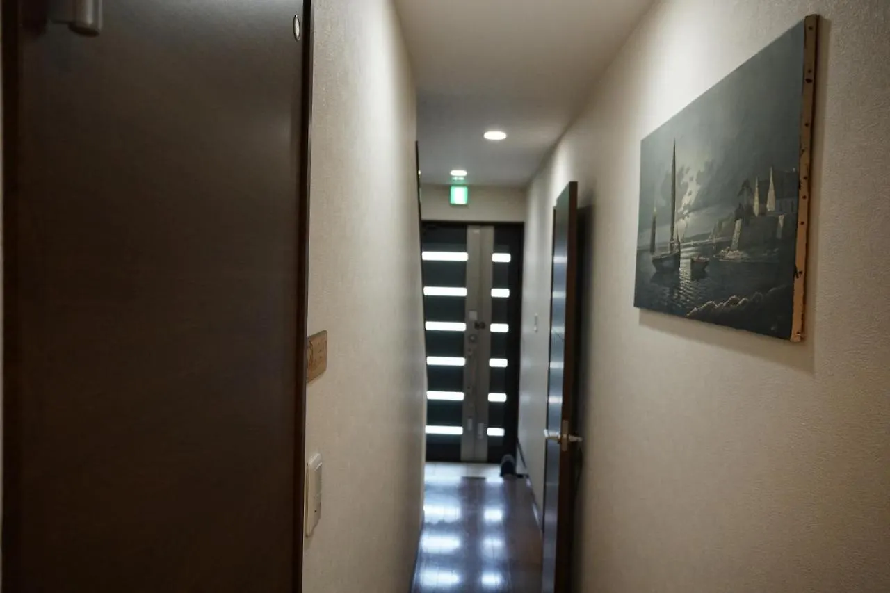 *** Гостевой дом Auberge Du Tanuki Noir Maison D'Hotes Осака Япония